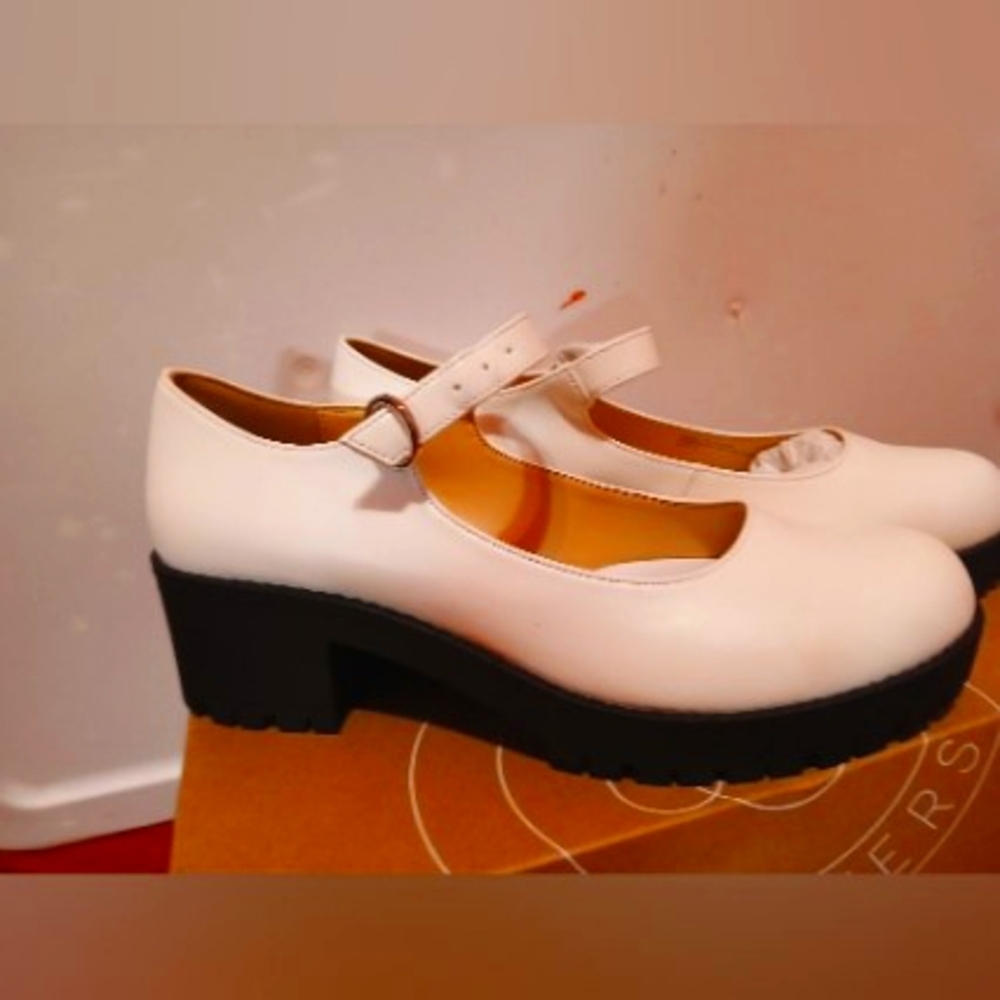 White shoe with black heel
